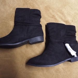 2.	American Eagle Thelma Boot